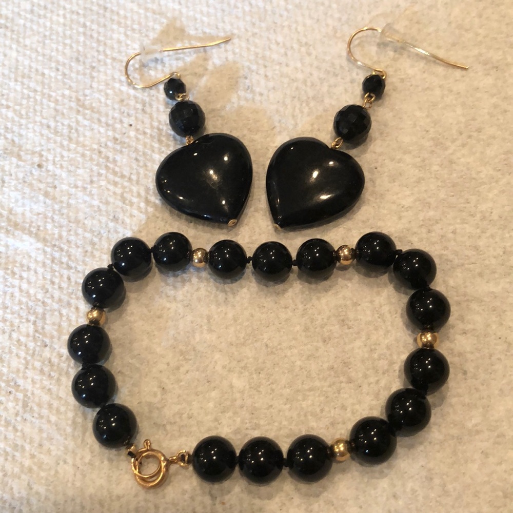 Black onyx beaded bracelet w/ 14k gold beads & heart french hook earrings